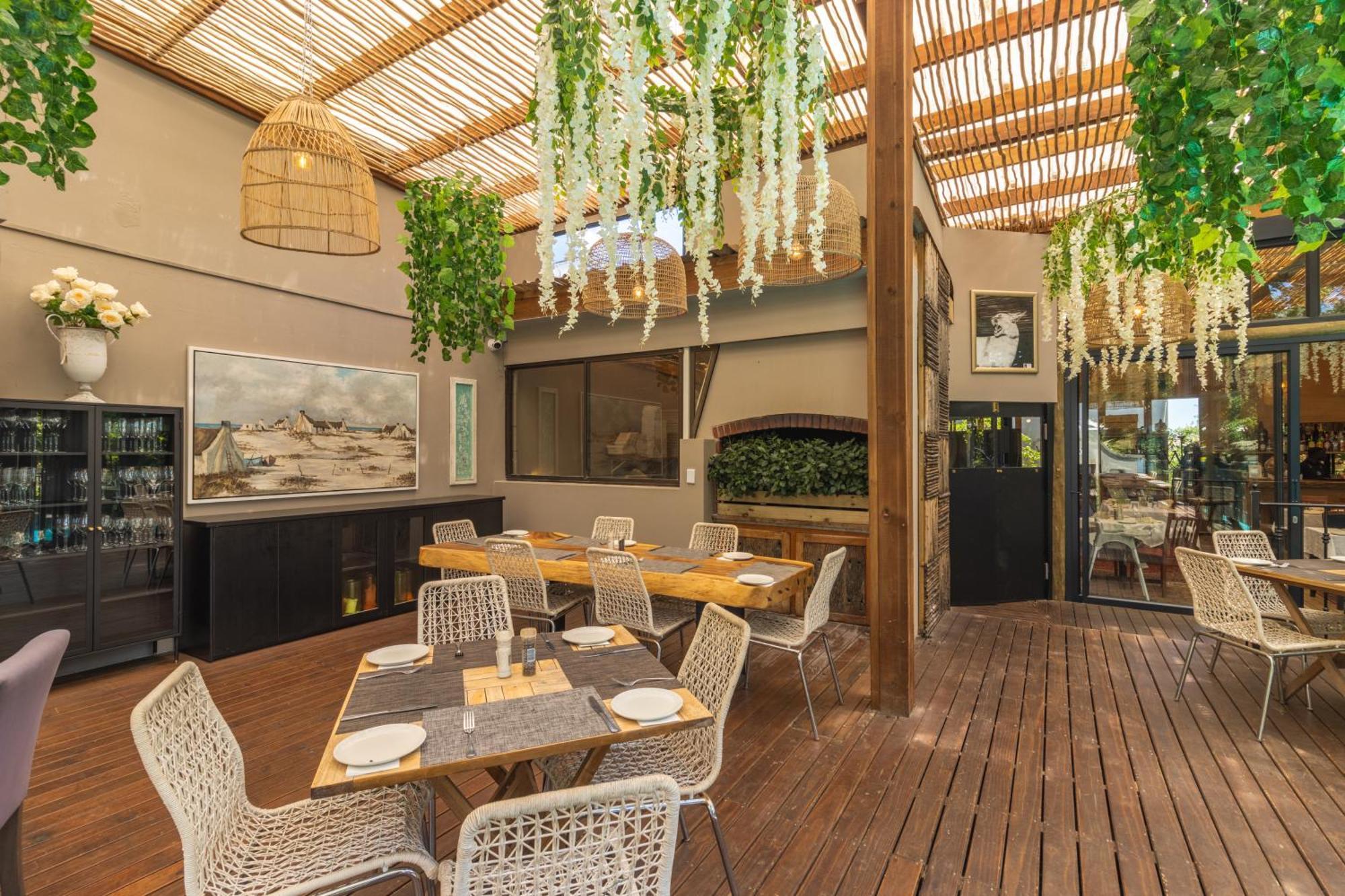 Val De Vine Hotel Stellenbosch Exterior photo