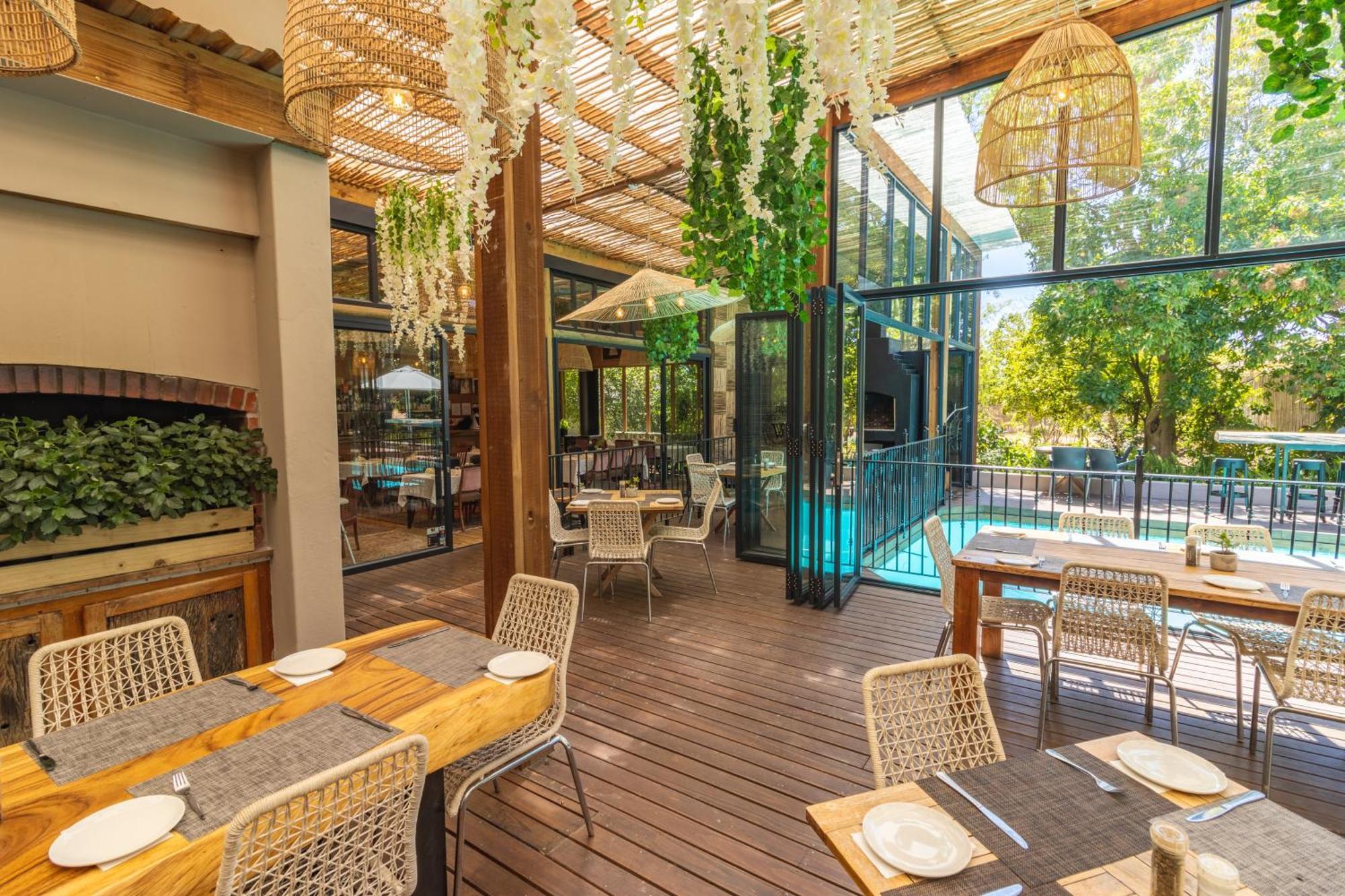 Val De Vine Hotel Stellenbosch Exterior photo